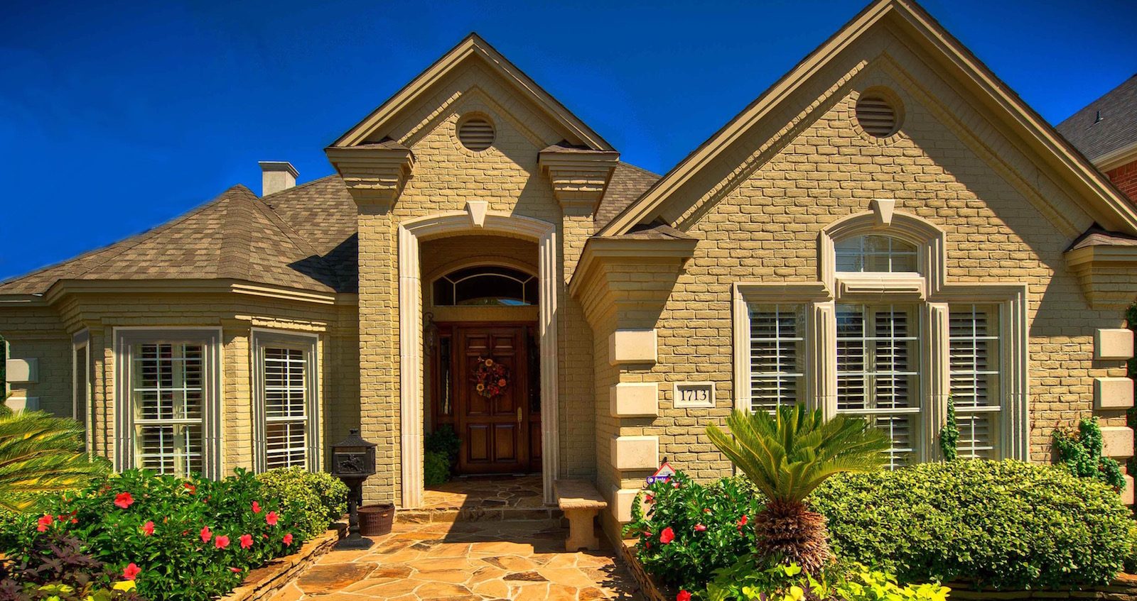 Manufactured Stone Panels Coordinated with Brick Veneer Manufactured Stone Panels Coordinated with Brick Veneer